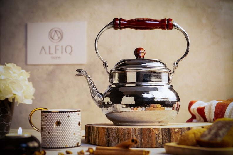 Handmade Copper Stovetop Teapot with Wooden Handle – 1.6 qt